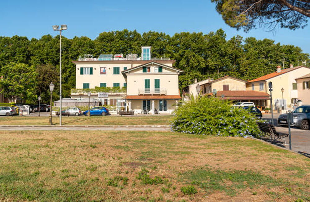 Scorcio del Lago di Massaciuccoli nel borgo di Torre del Lago